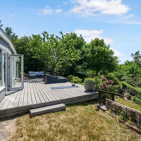 Spacious With A View Of Wild Nature Dronningmølle