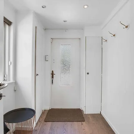 בית נופש Spacious With A View Of Wild Nature Dronningmølle