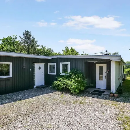 Spacious With A View Of Wild Nature Dronningmølle