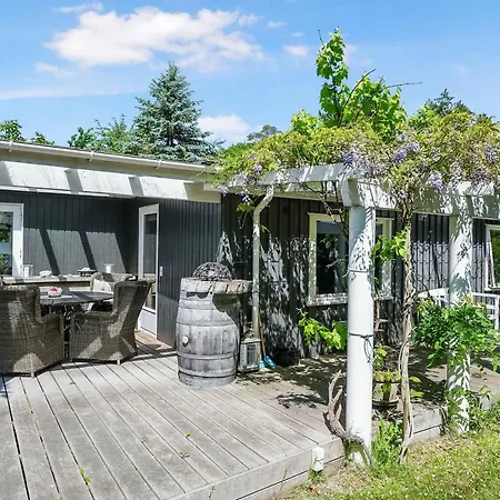 בית נופש Spacious With A View Of Wild Nature Dronningmølle