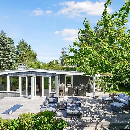 Spacious With A View Of Wild Nature Dronningmølle