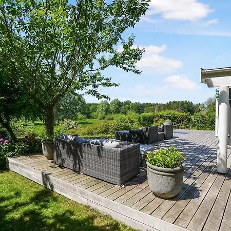 Дом отдыха Spacious With A View Of Wild Nature