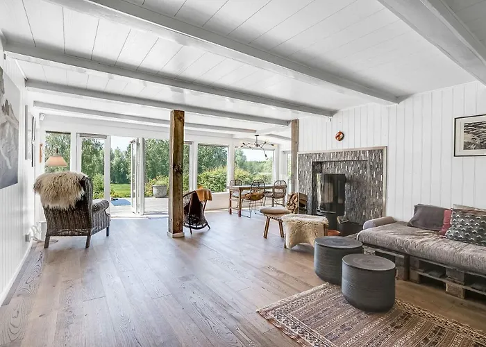 Spacious With A View Of Wild Nature Semesterbostad