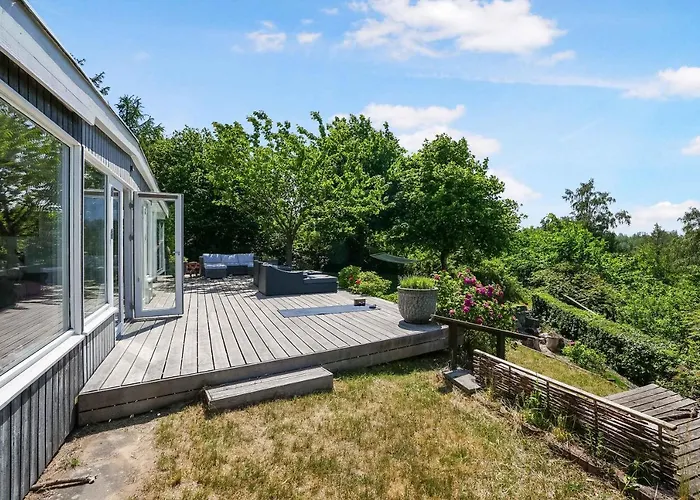 Spacious With A View Of Wild Nature Dronningmølle