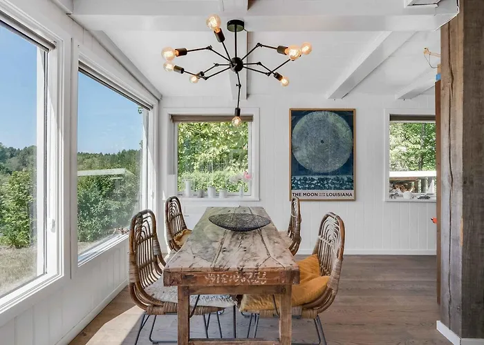 Spacious With A View Of Wild Nature Semesterbostad