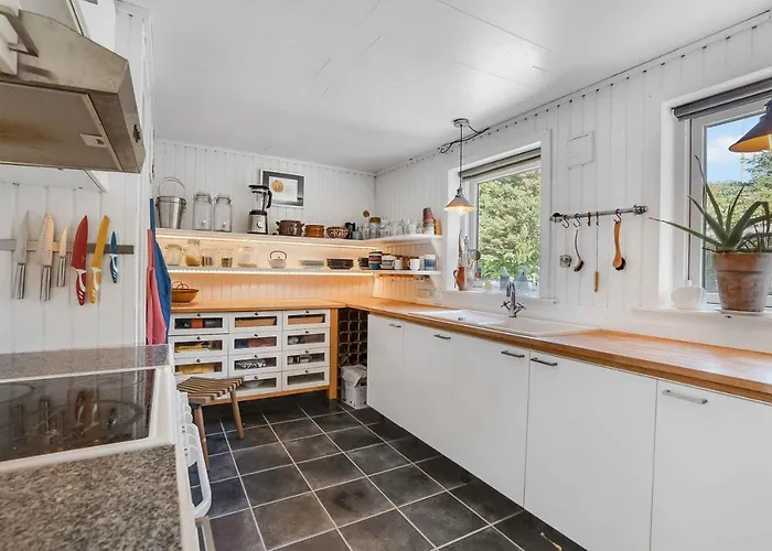 Spacious With A View Of Wild Nature Semesterbostad