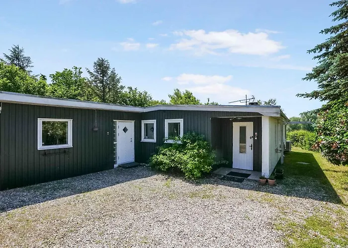 Spacious With A View Of Wild Nature Dronningmølle