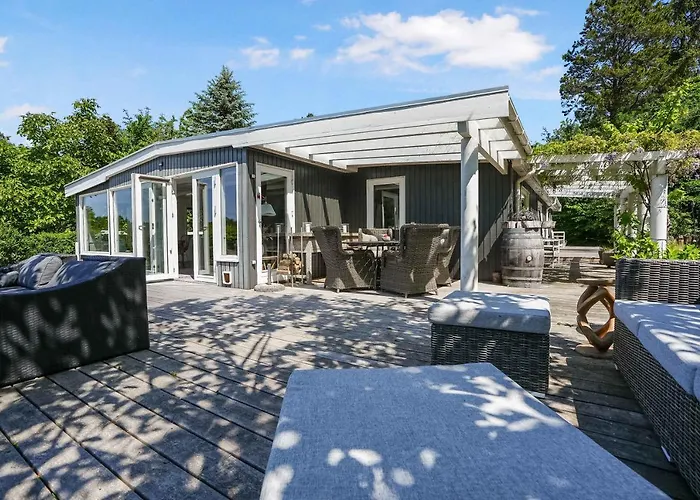 Spacious With A View Of Wild Nature 펜션 Dronningmølle