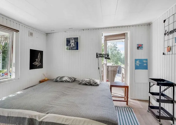 Spacious With A View Of Wild Nature 펜션 Dronningmølle